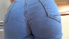 Xvidiobrasileiro gata de calça jeans tirando a roupa e dando de quatro