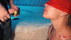 Enganou a madrasta para chupar meu pau no jogo de adivinhar o gosto